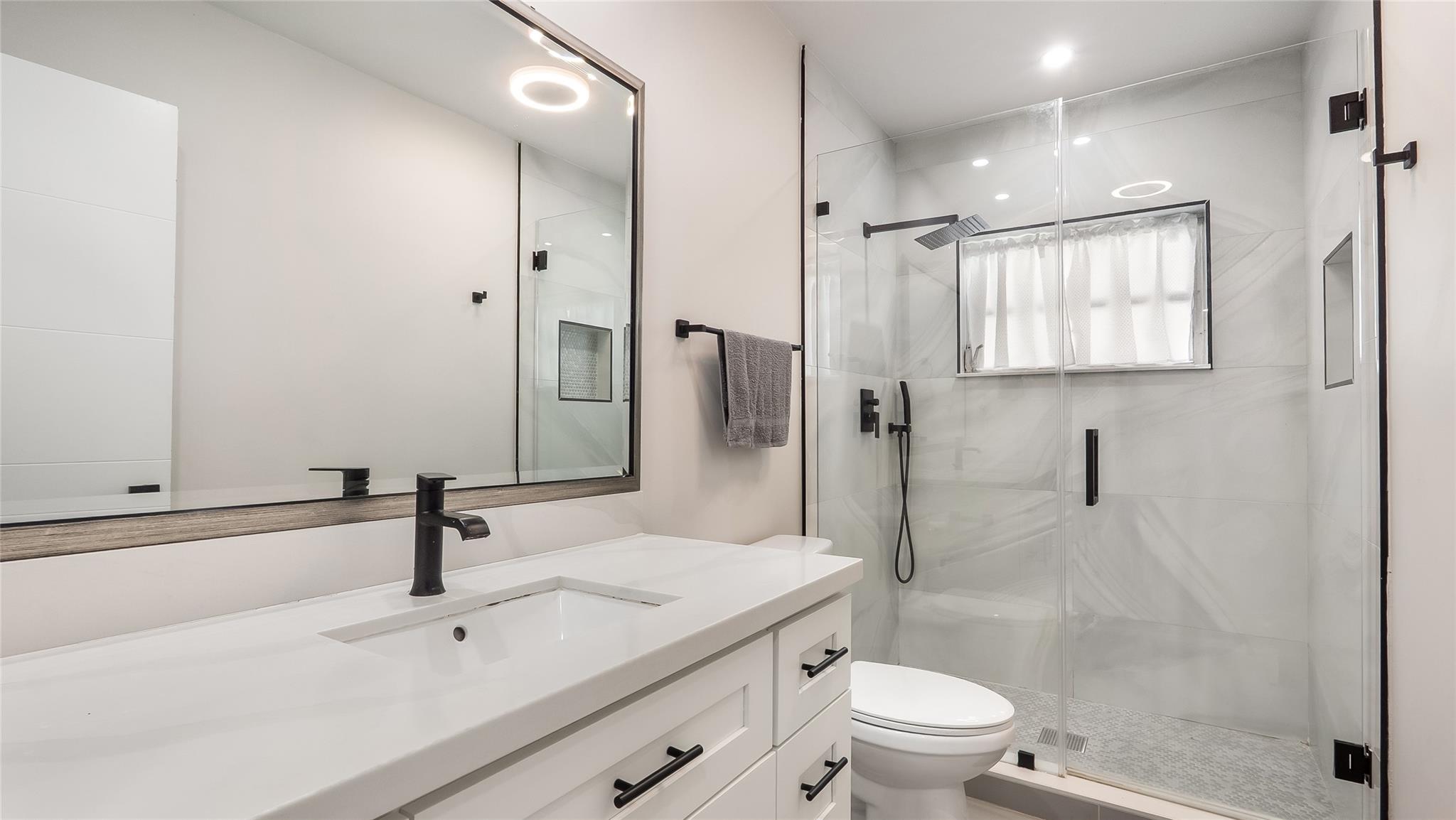 Westwood Commy 6 81-35 B - Residential