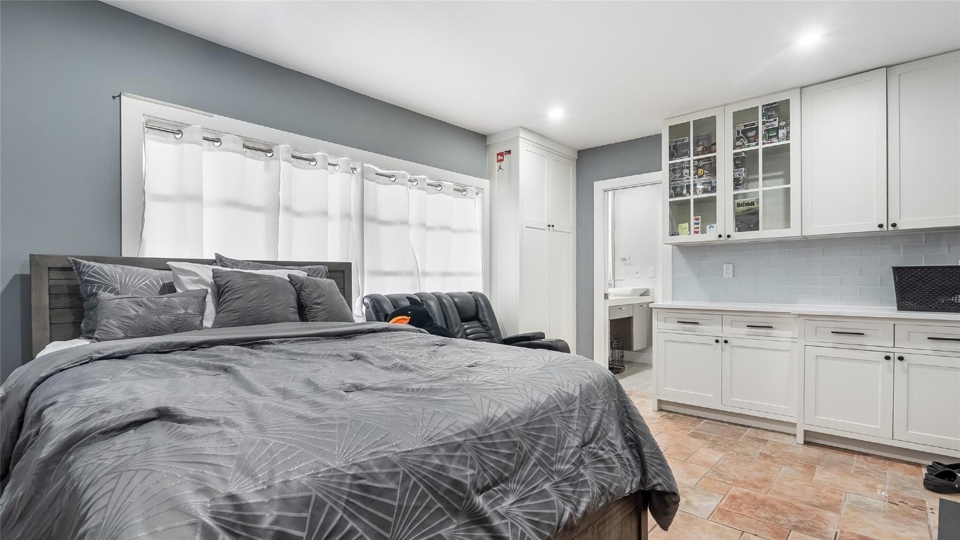 Westwood Commy 6 81-35 B - Residential