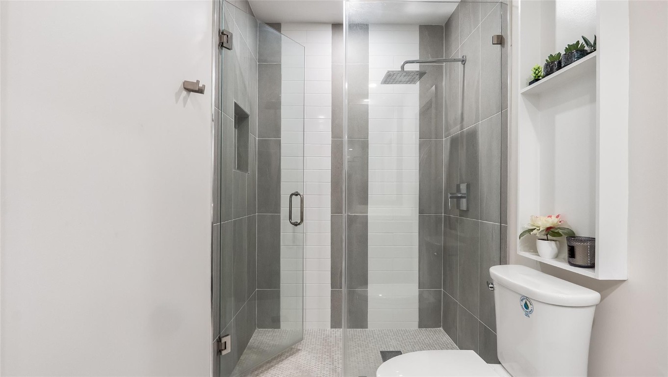 Westwood Commy 6 81-35 B - Residential