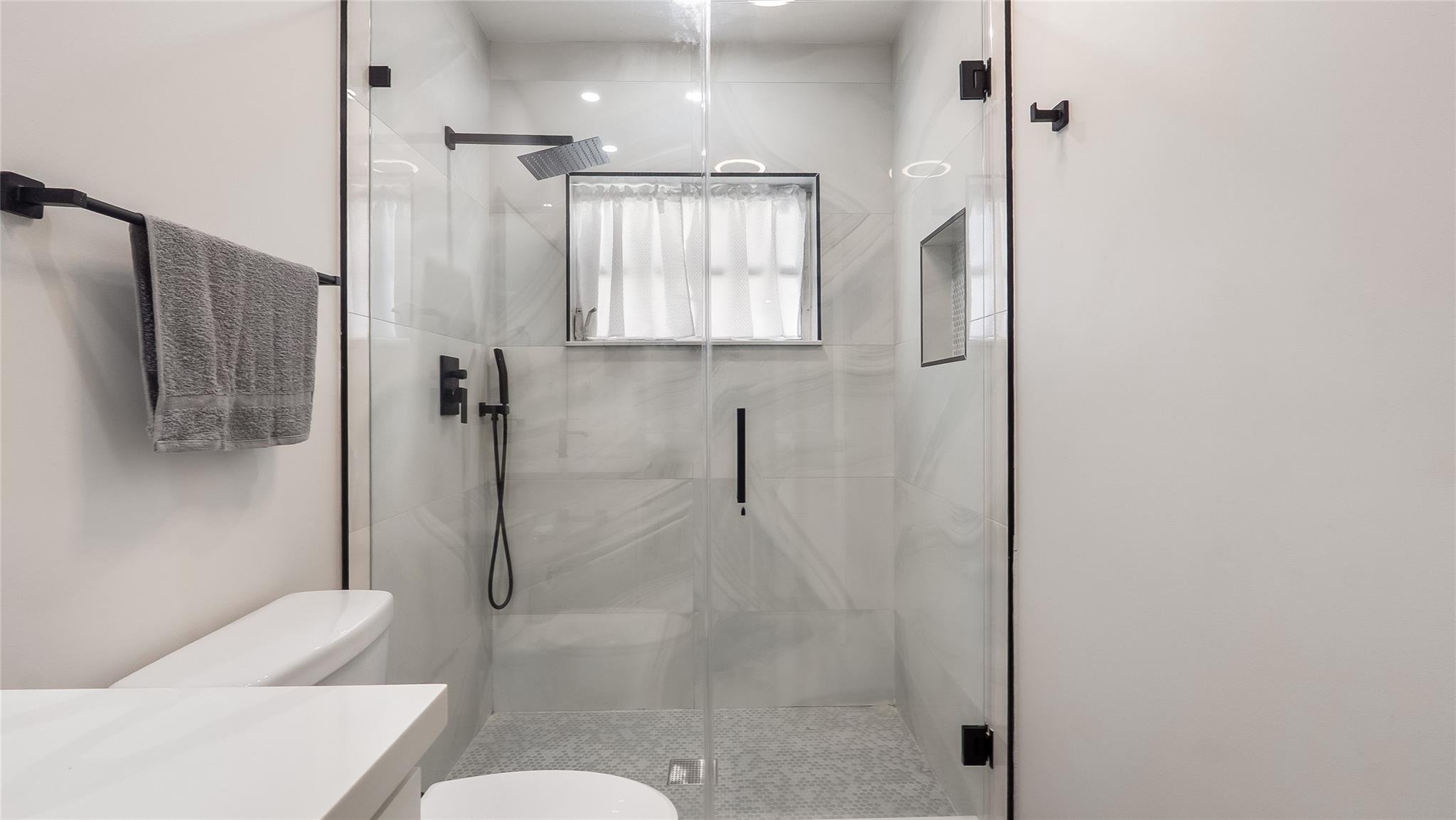 Westwood Commy 6 81-35 B - Residential