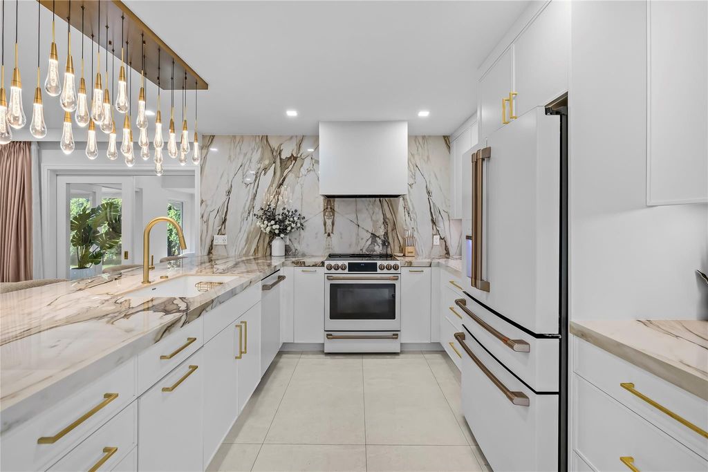 Photo of 22110 E Cameo Drive, Boca Raton, FL 33433 (MLS # F10512508)