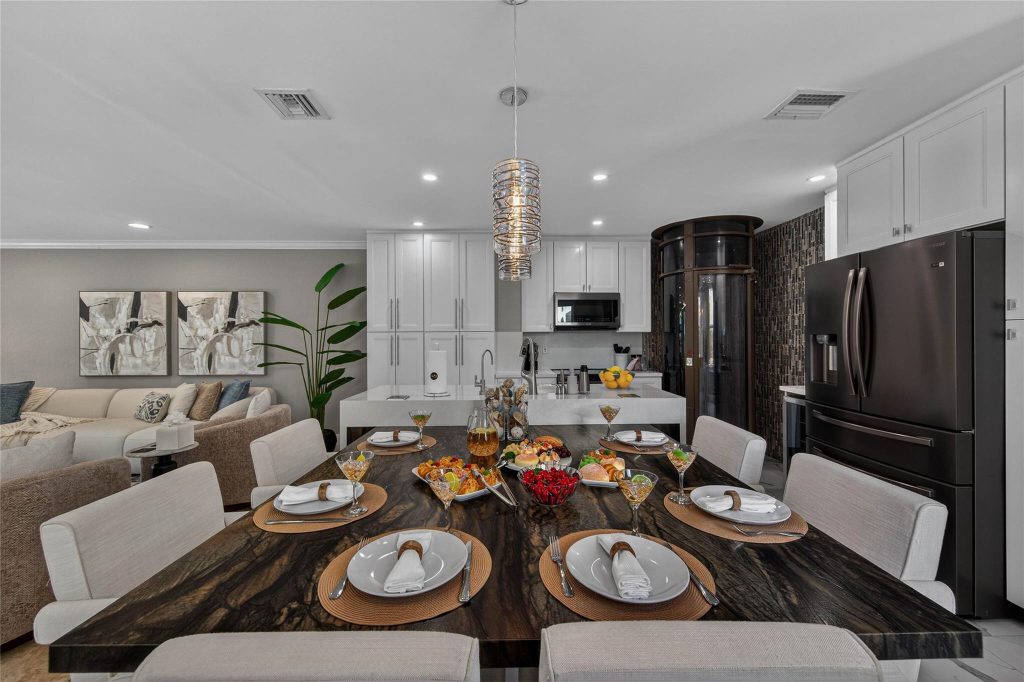 STRANAHANS SUB - Residential Lease