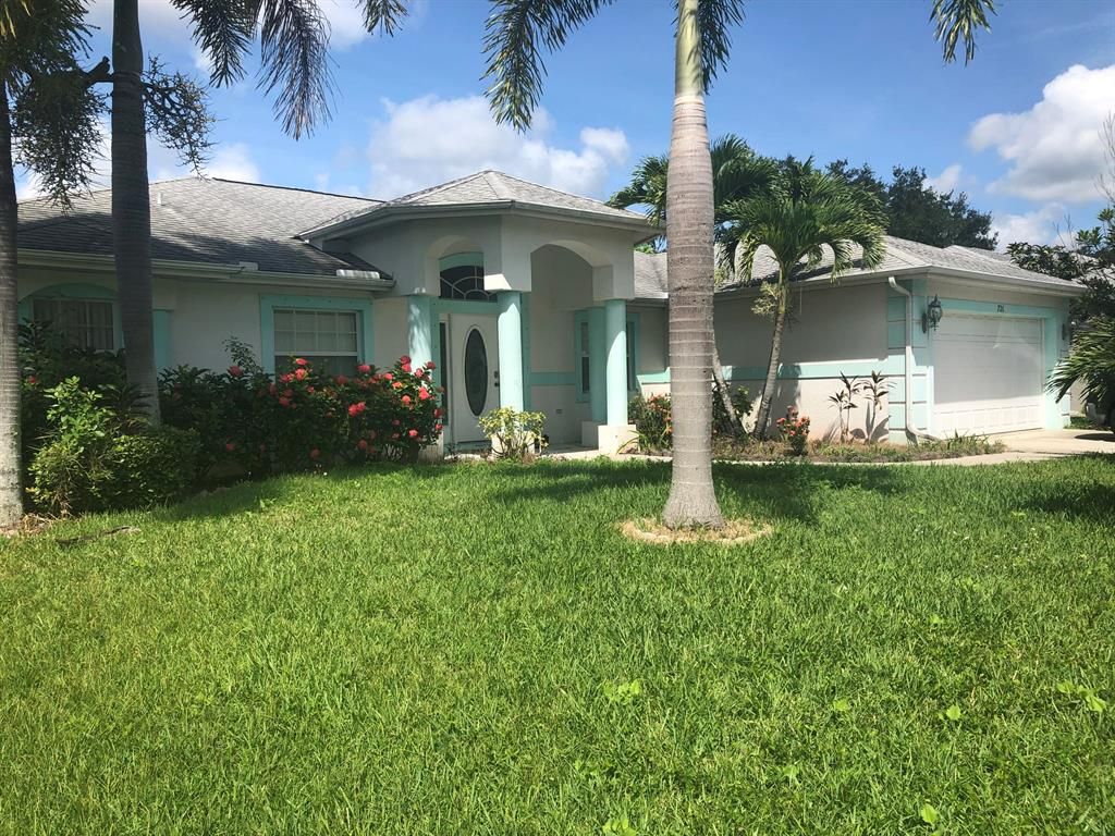 Photo of 726 SW Byron Street, Port Saint Lucie, FL 34983 (MLS # R10737918)