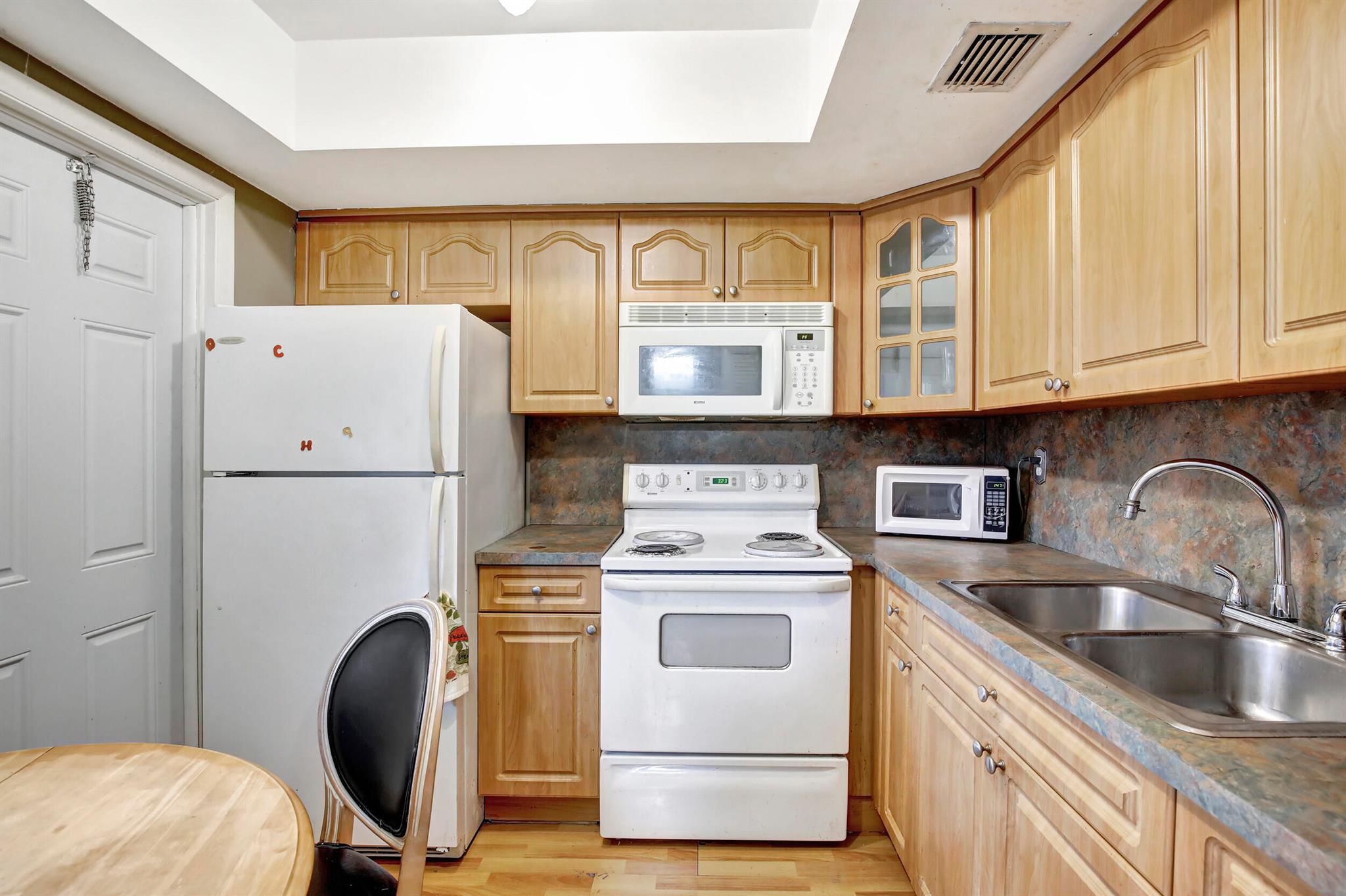 View Miramar, FL 33023 condo