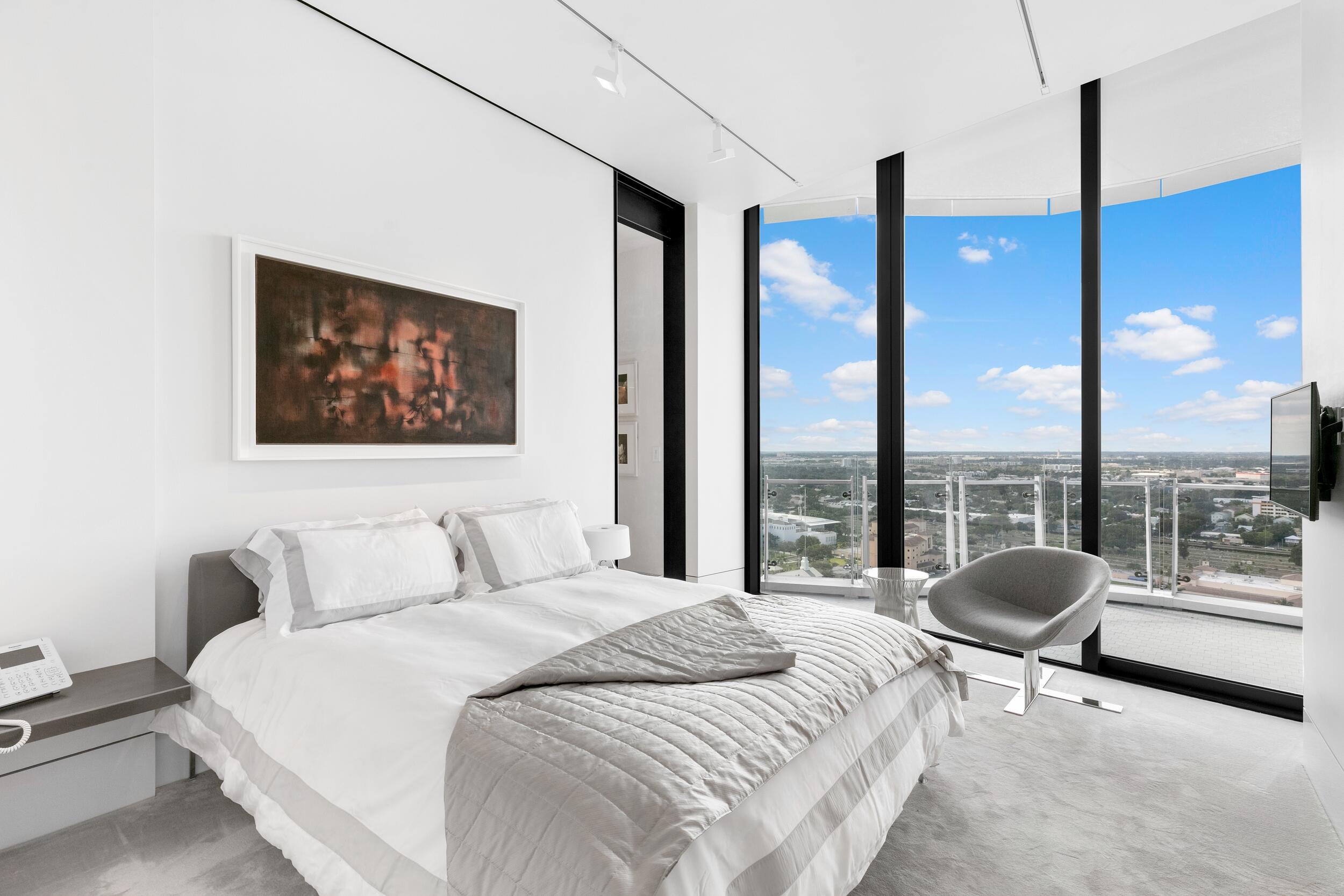 BRISTOL CONDO - Residential