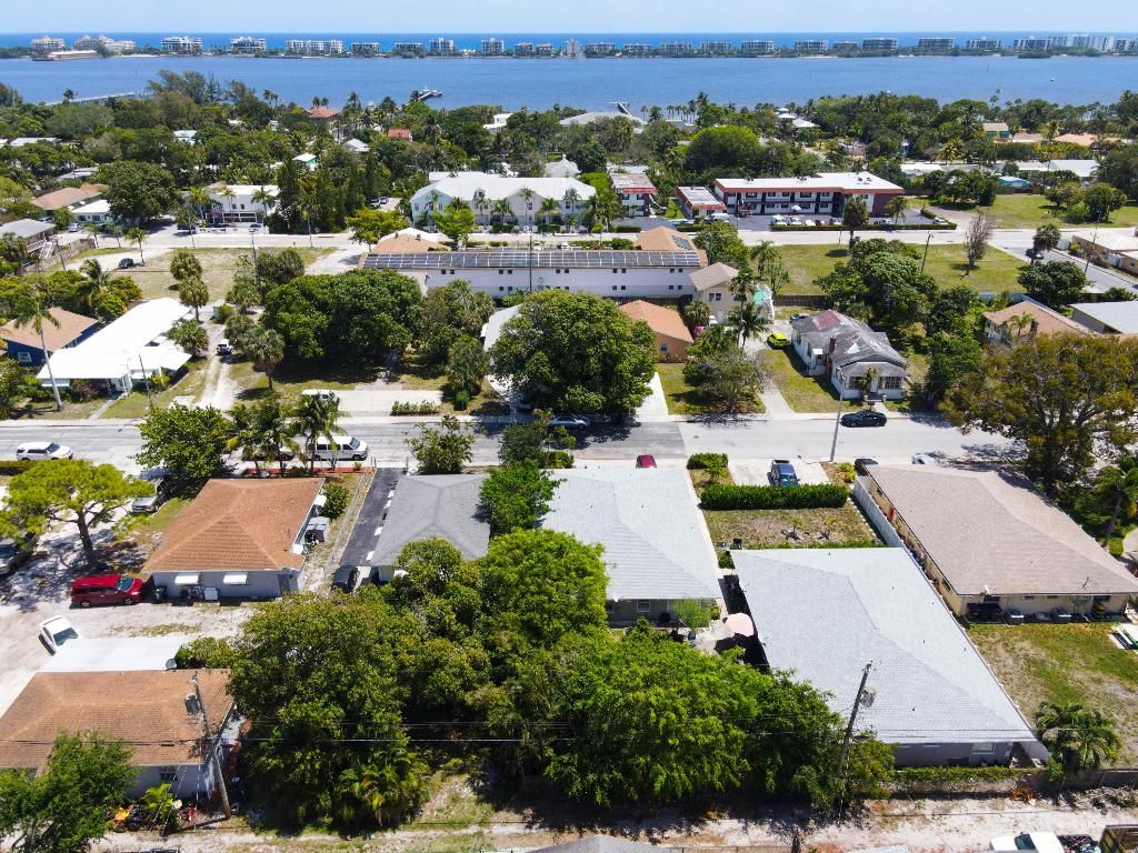 Photo of 909 S N Street, Lake Worth Beach, FL 33460 (MLS # R11116432)