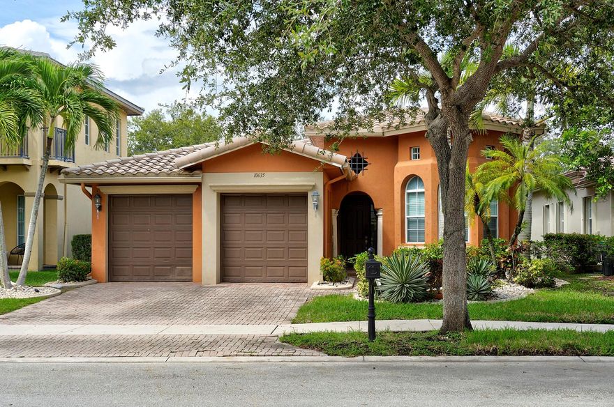 AVAILABLE NOW*Move RIGHT IN*This home is a must see!! YOU'LL feel like your on vacation as soon as you open the door/best schools/2 club houses/bike paths/tennis&basketball courts/2gyms3 bedrooms/upgraded kitchen/2&1/2Bathrooms*CREEKSIDE! THIS TOTALLY UPDATED HOUSE HAS A TRIPLE SPLIT BEDROOM PLAN, VOLUME CEILINGS THROUGHOUT, FORMAL DINING ROOM, HUGE KITCHEN WITH GRANITE COUNTERTOPS, STAINLESS STEEL APPLIANCES, LARGE CENTER ISLAND WITH ROOM FOR BARSTOOLS, HUGE FAMILY ROOM. MASTER BEDROOM HAS TRAY CEILING, DUAL SINKS & SEPARATE TUB/SHOWER IN BATH. COVERED PATIO, PAVERED POOL DECK, COMPLETELY FENCED PROPERTY!