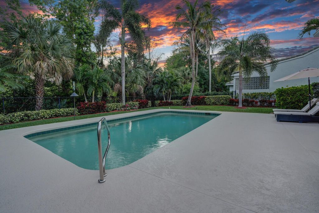 Photo of 96 Satinwood Lane, Palm Beach Gardens, FL 33410 (MLS # R11079853)