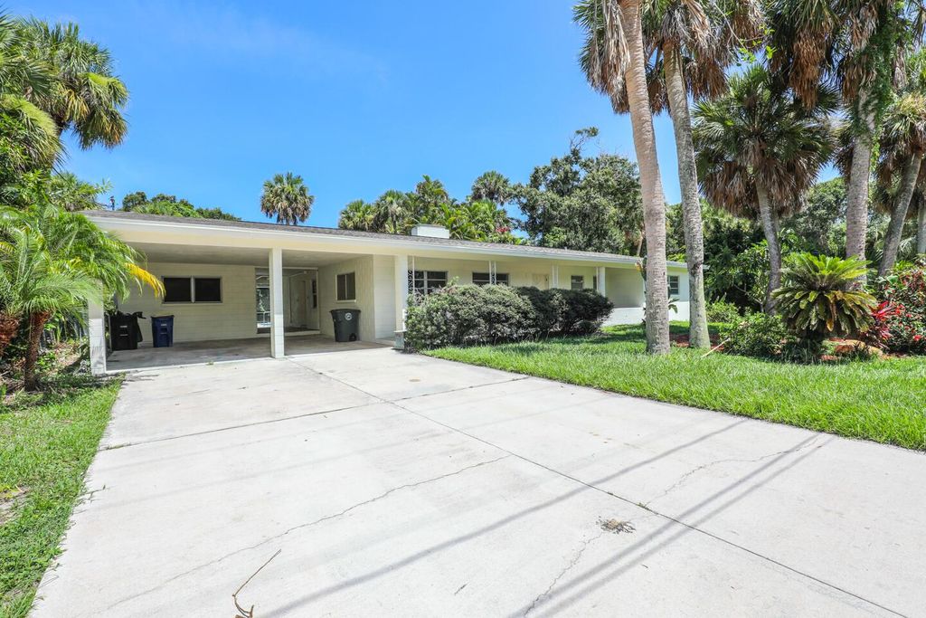 Photo of 1206 S 10th Street, Fort Pierce, FL 34950 (MLS # R11101464)