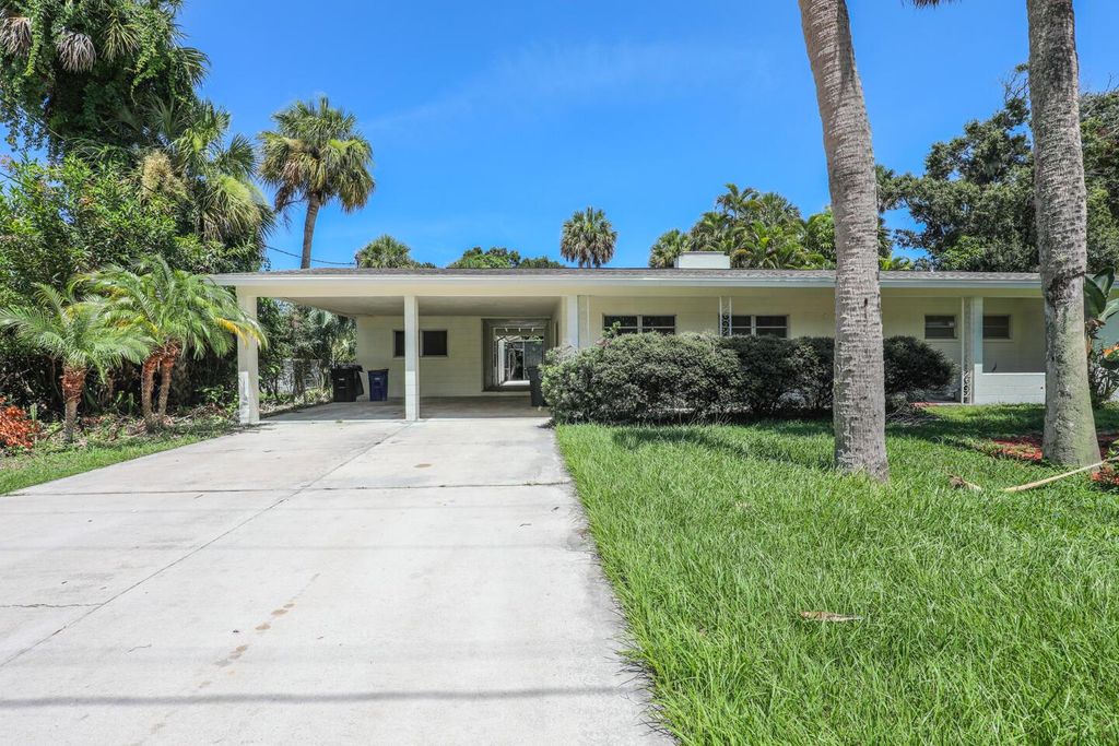 Photo of 1206 S 10th Street, Fort Pierce, FL 34950 (MLS # R11101464)