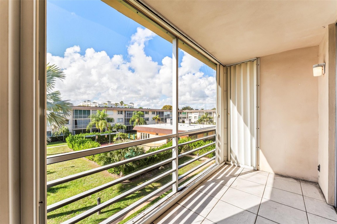 LIGHTHOUSE POINT PLAZA CO - Residential