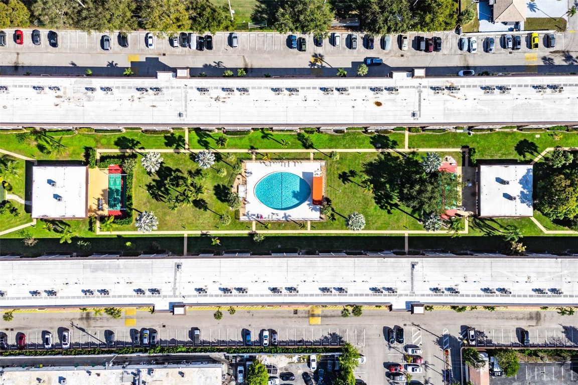 LIGHTHOUSE POINT PLAZA CO - Residential