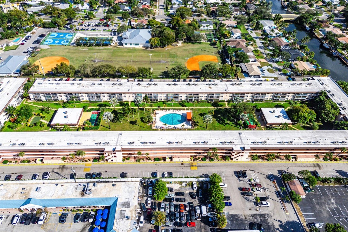 LIGHTHOUSE POINT PLAZA CO - Residential