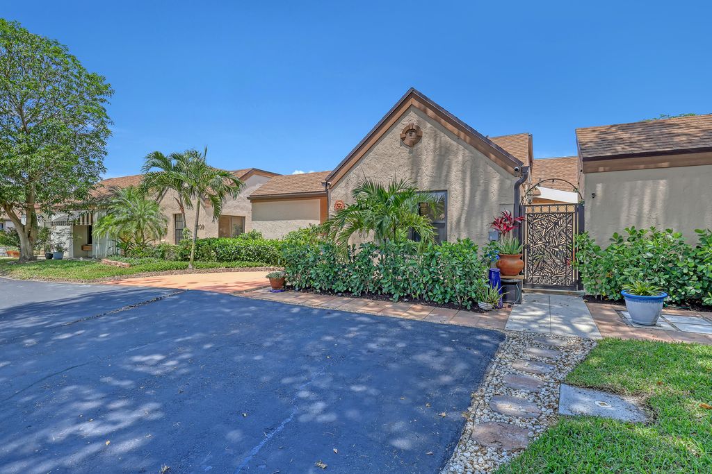 Photo of 5203 Peppercorn Street, Palm Beach Gardens, FL 33418 (MLS # B26025029)