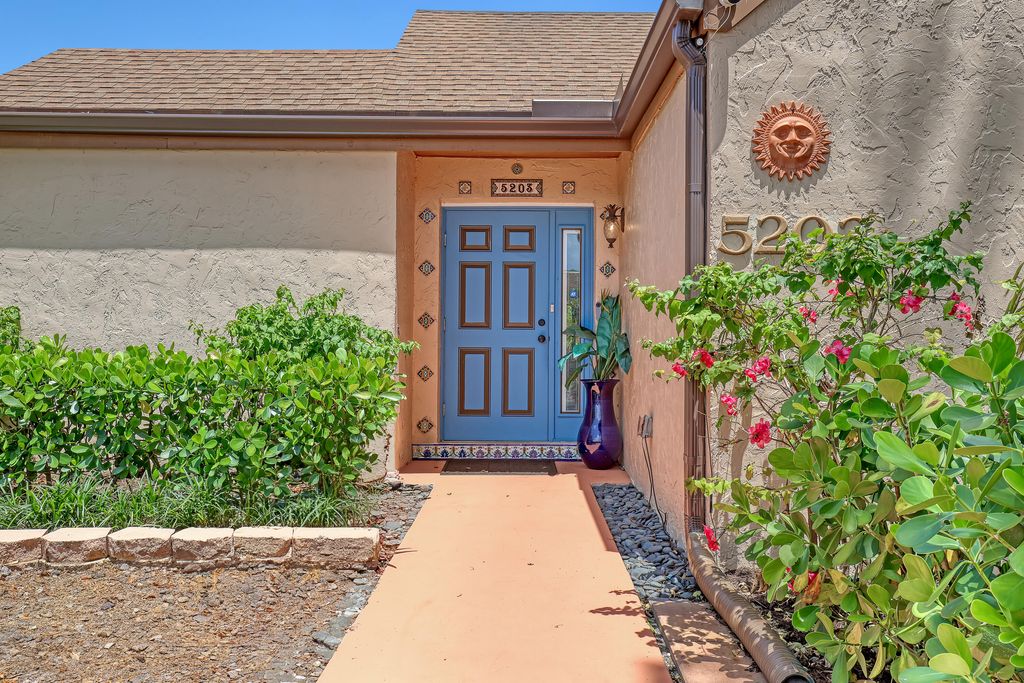 Photo of 5203 Peppercorn Street, Palm Beach Gardens, FL 33418 (MLS # B26025029)