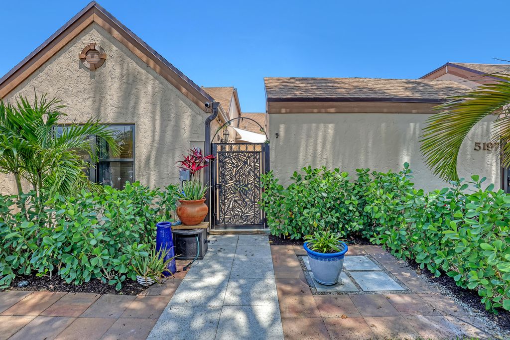 Photo of 5203 Peppercorn Street, Palm Beach Gardens, FL 33418 (MLS # B26025029)