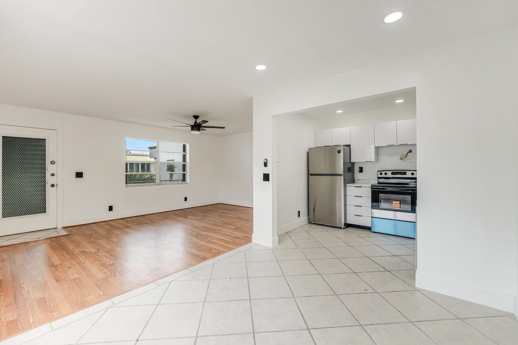Photo of 560 Capri, Delray Beach, FL 33484 (MLS # B26011032)
