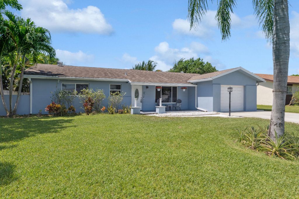 Photo of 1056 SW 27th Avenue, Boynton Beach, FL 33426 (MLS # R11096193)
