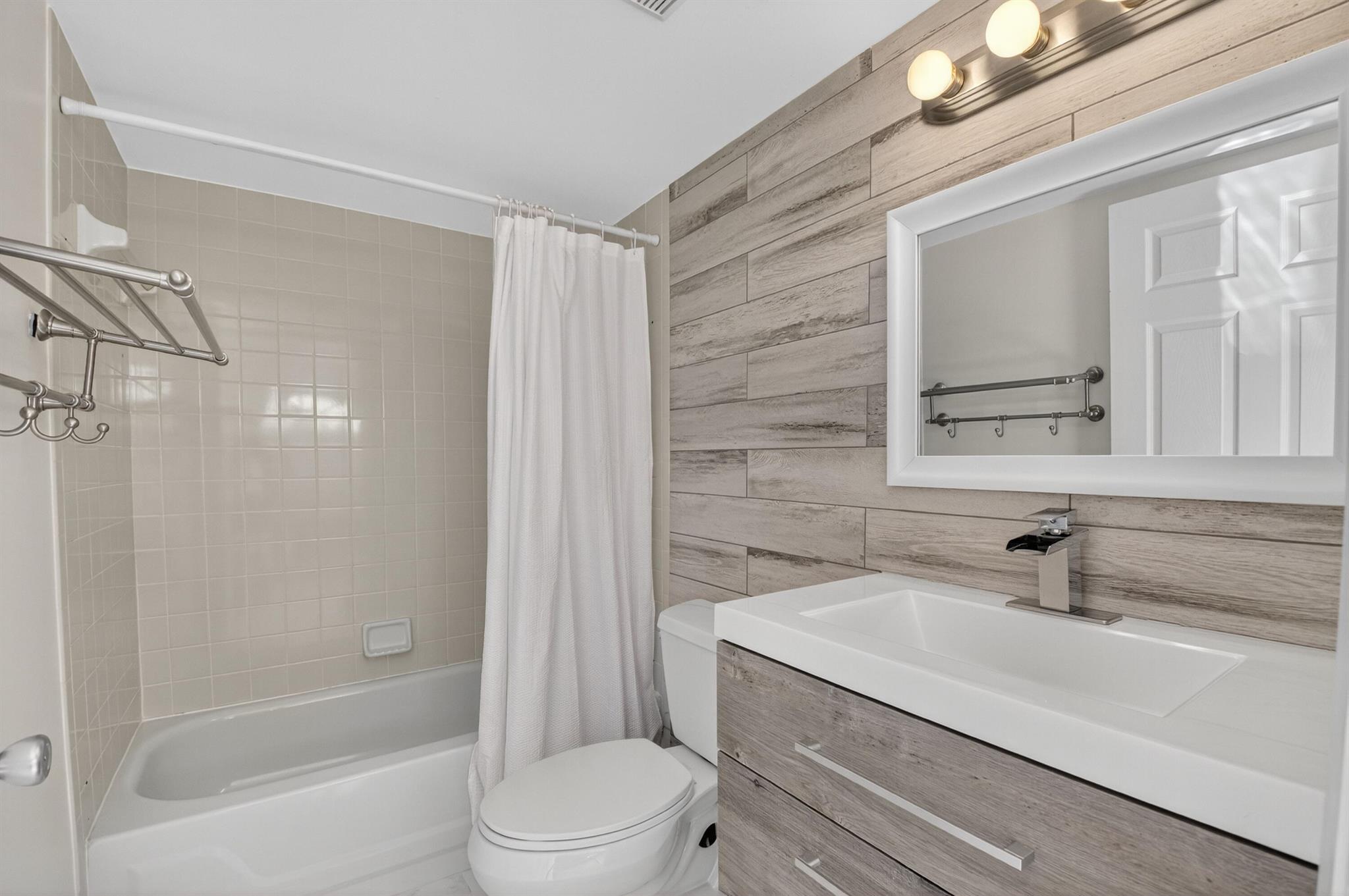 LE VILLAGE DE PROVENCE 2 - Residential Lease