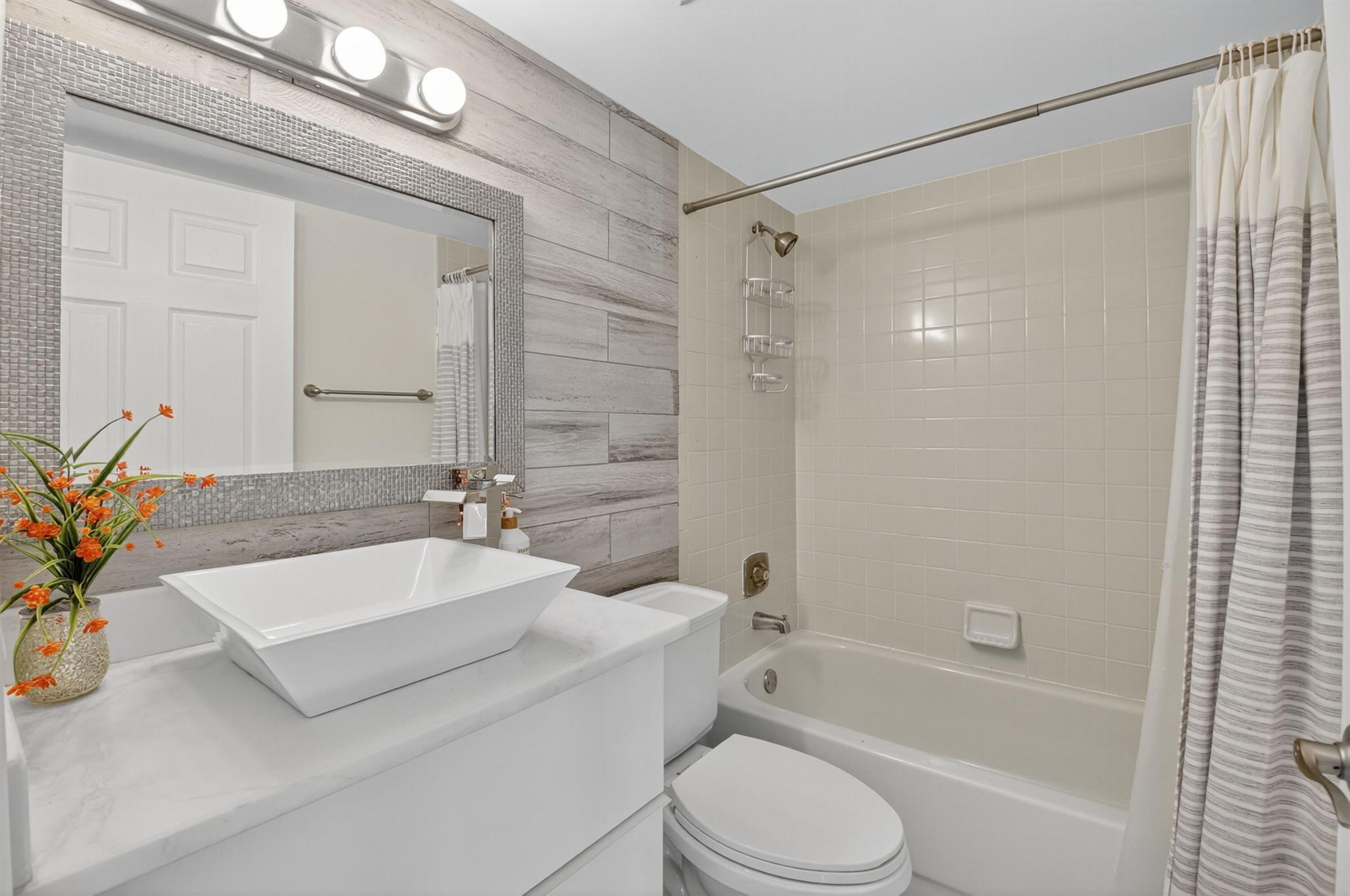 LE VILLAGE DE PROVENCE 2 - Residential Lease