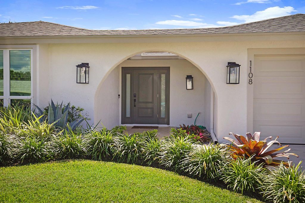 Photo of 1108 Rainwood Circle, Palm Beach Gardens, FL 33410 (MLS # R10929714)