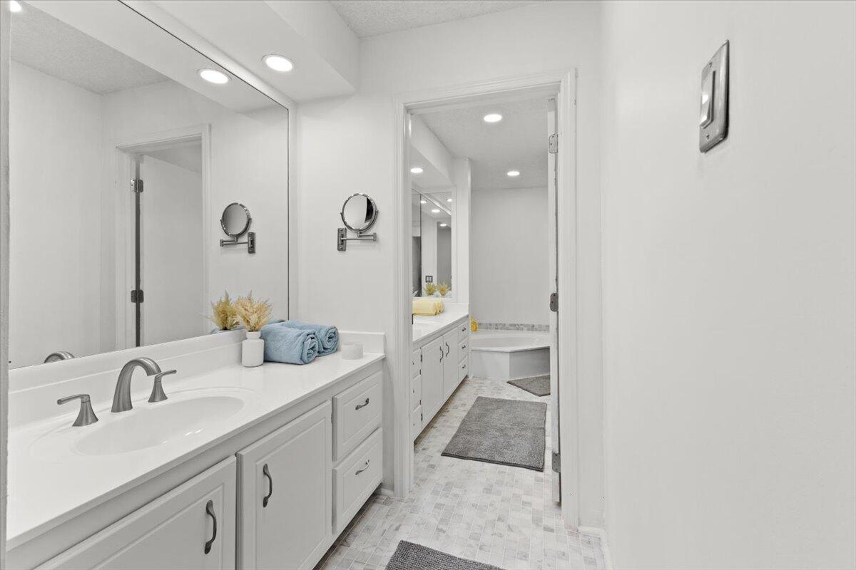 CORAL SPRINGS COUNTRY CLUB - Residential