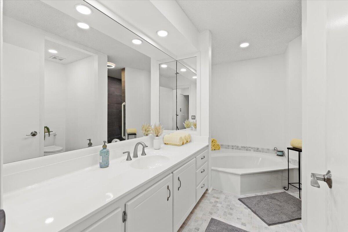 CORAL SPRINGS COUNTRY CLUB - Residential