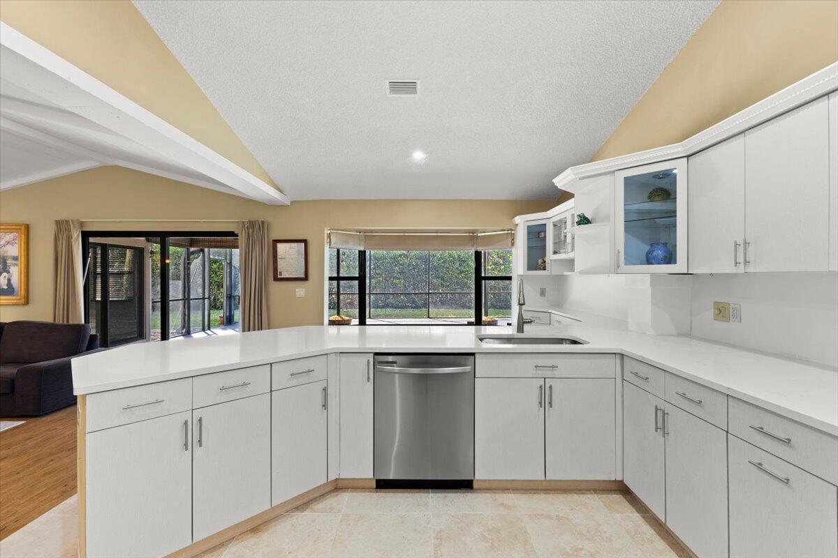 CORAL SPRINGS COUNTRY CLUB - Residential