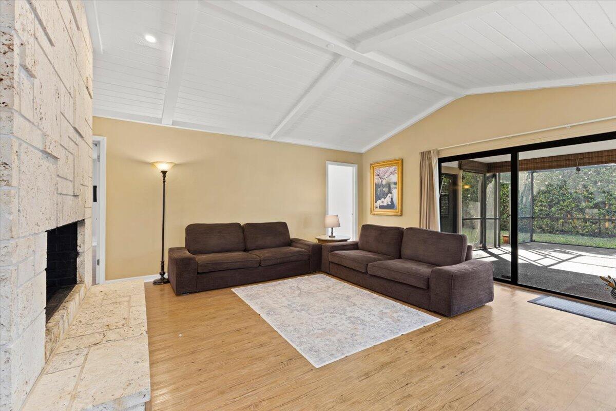 CORAL SPRINGS COUNTRY CLUB - Residential