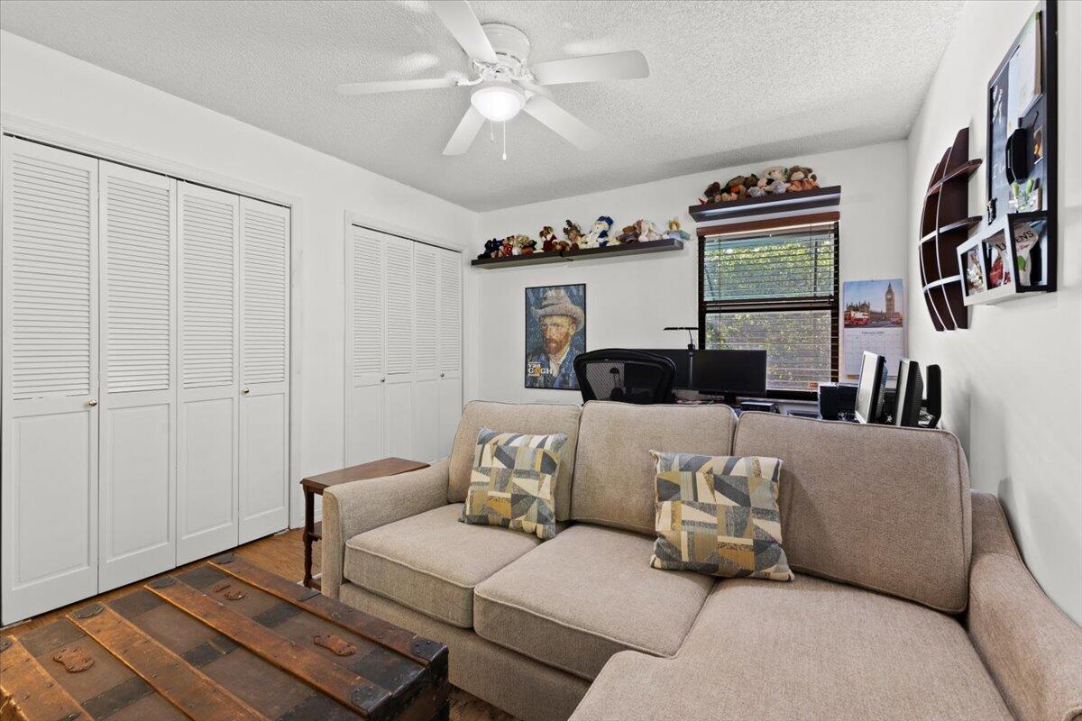 CORAL SPRINGS COUNTRY CLUB - Residential