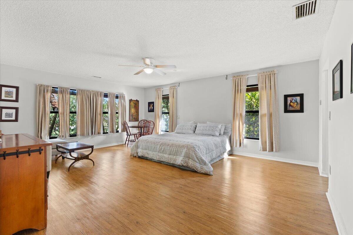 CORAL SPRINGS COUNTRY CLUB - Residential