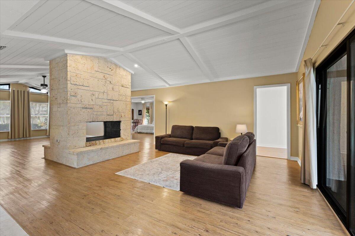 CORAL SPRINGS COUNTRY CLUB - Residential