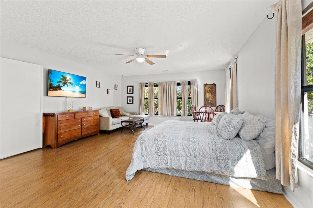 CORAL SPRINGS COUNTRY CLUB - Residential