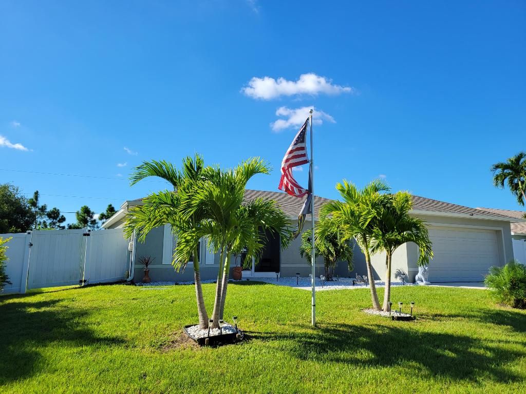 Photo of 842 SE Chaloupe Avenue, Port Saint Lucie, FL 34983 (MLS # R10929621)