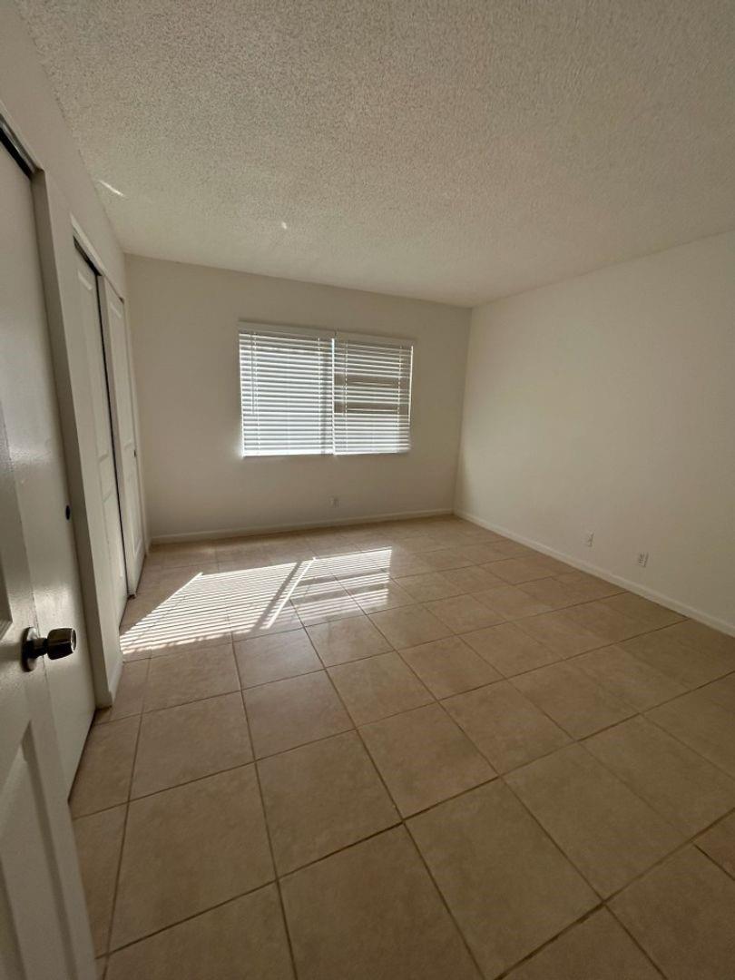 Palm Beach Lakes South Re - Residential Lease