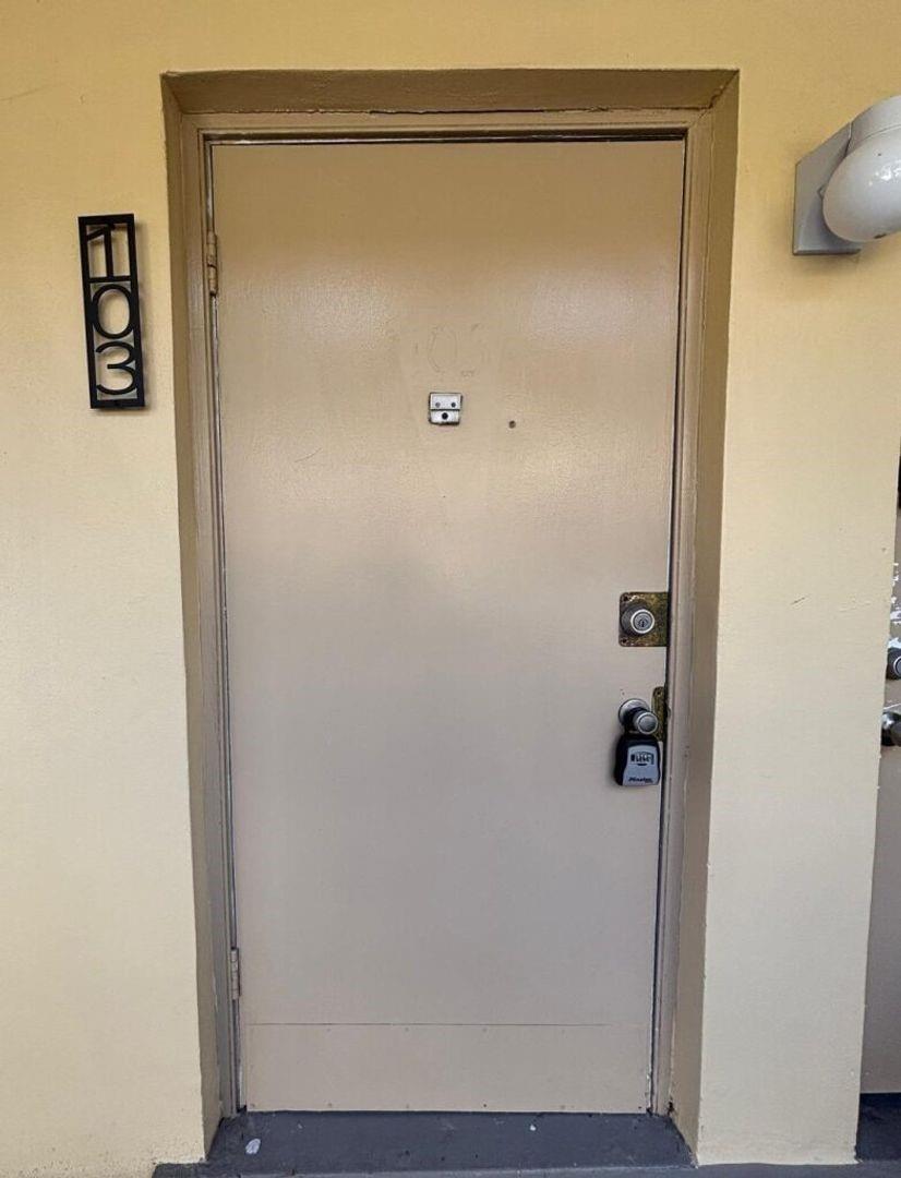 Palm Beach Lakes South Re - Residential Lease