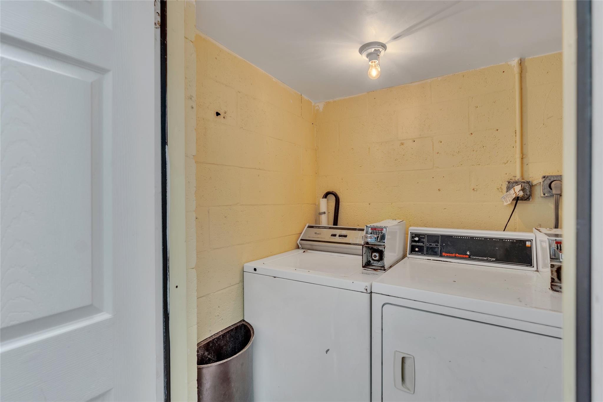 Hollywood Beach 1-27 B - Residential Lease