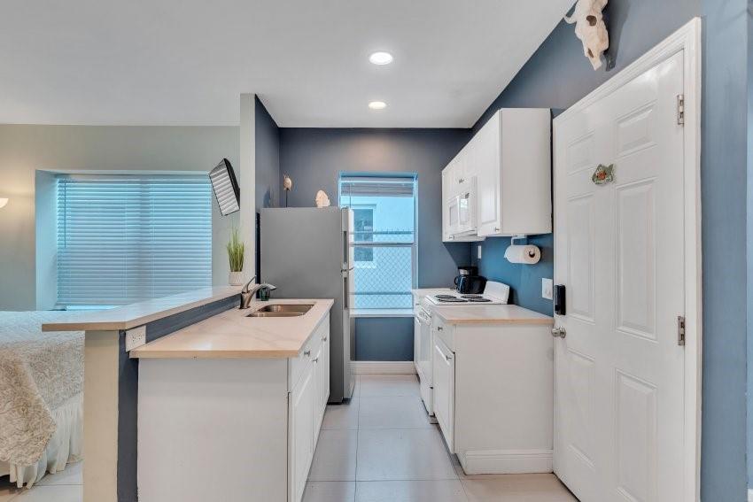 Hollywood Beach 1-27 B - Residential Lease