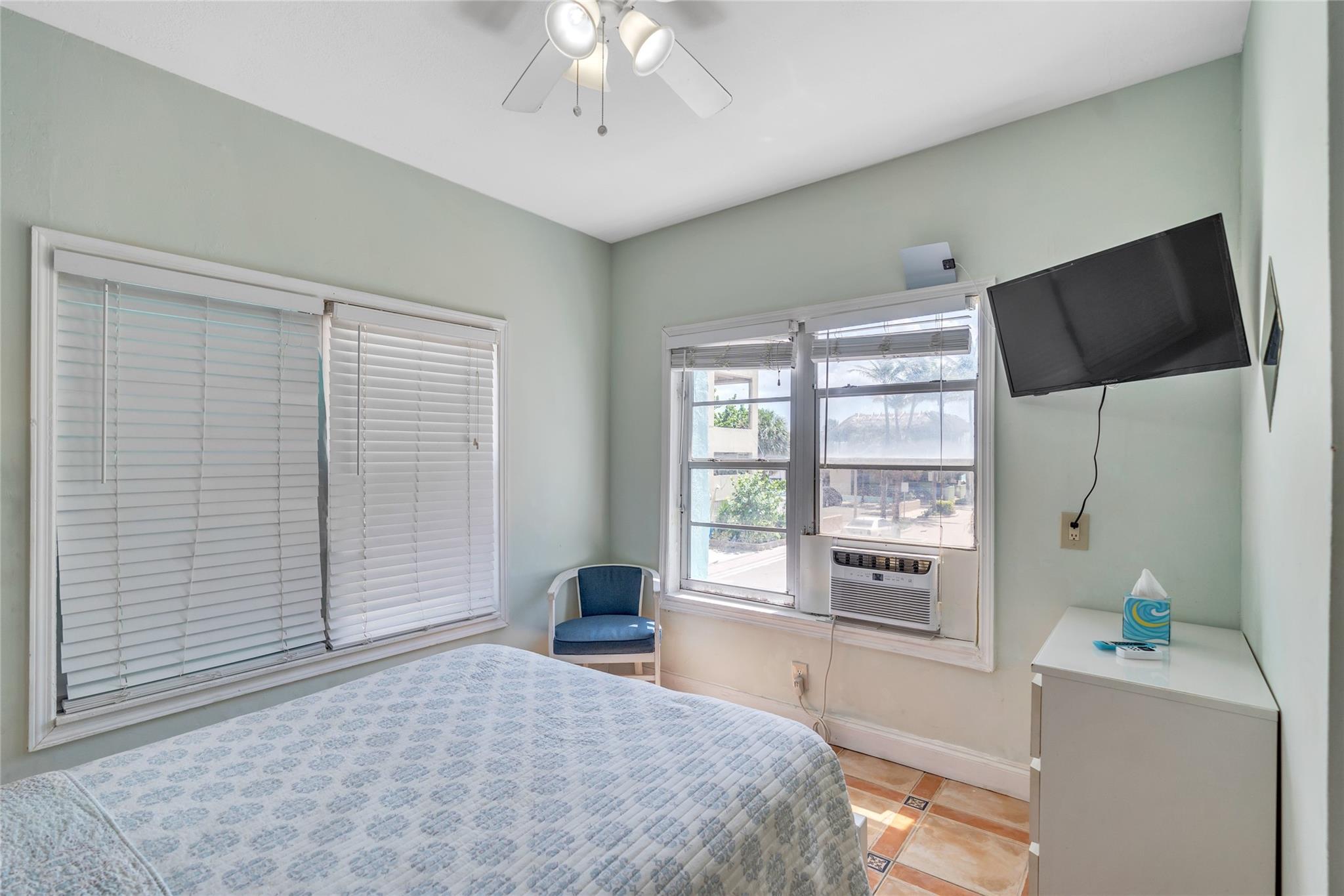 Hollywood Beach 1-27 B - Residential Lease