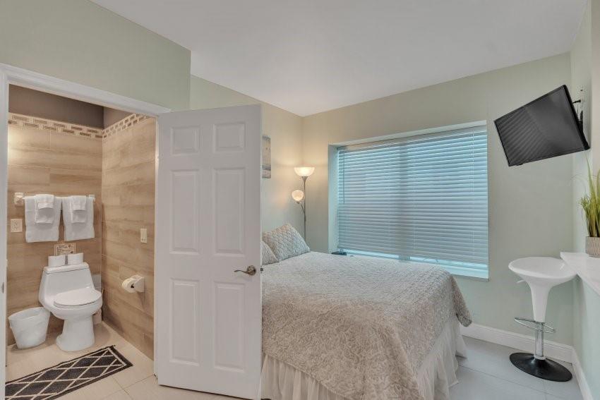 Hollywood Beach 1-27 B - Residential Lease