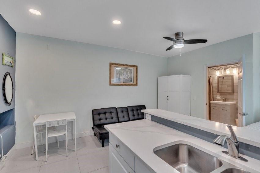 Hollywood Beach 1-27 B - Residential Lease