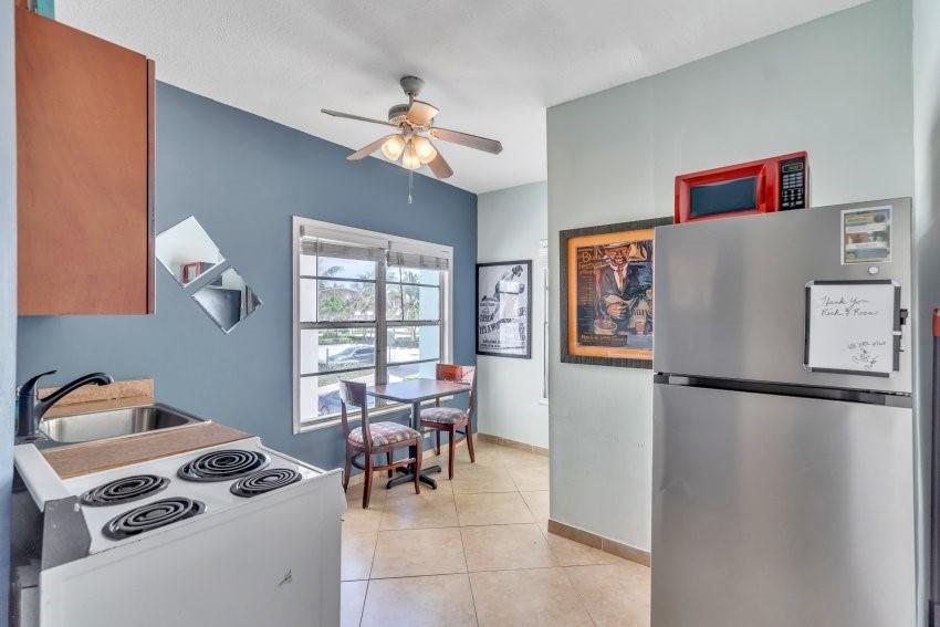Hollywood Beach 1-27 B - Residential Lease
