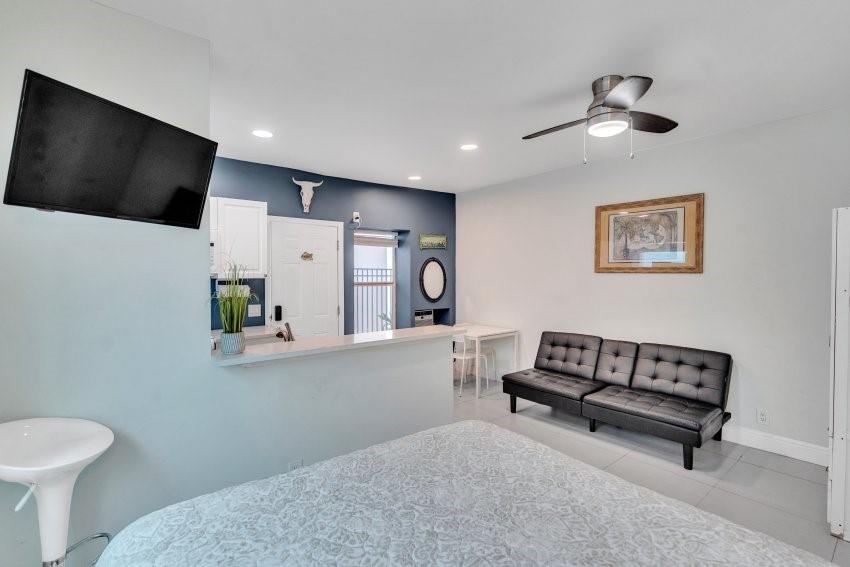 Hollywood Beach 1-27 B - Residential Lease