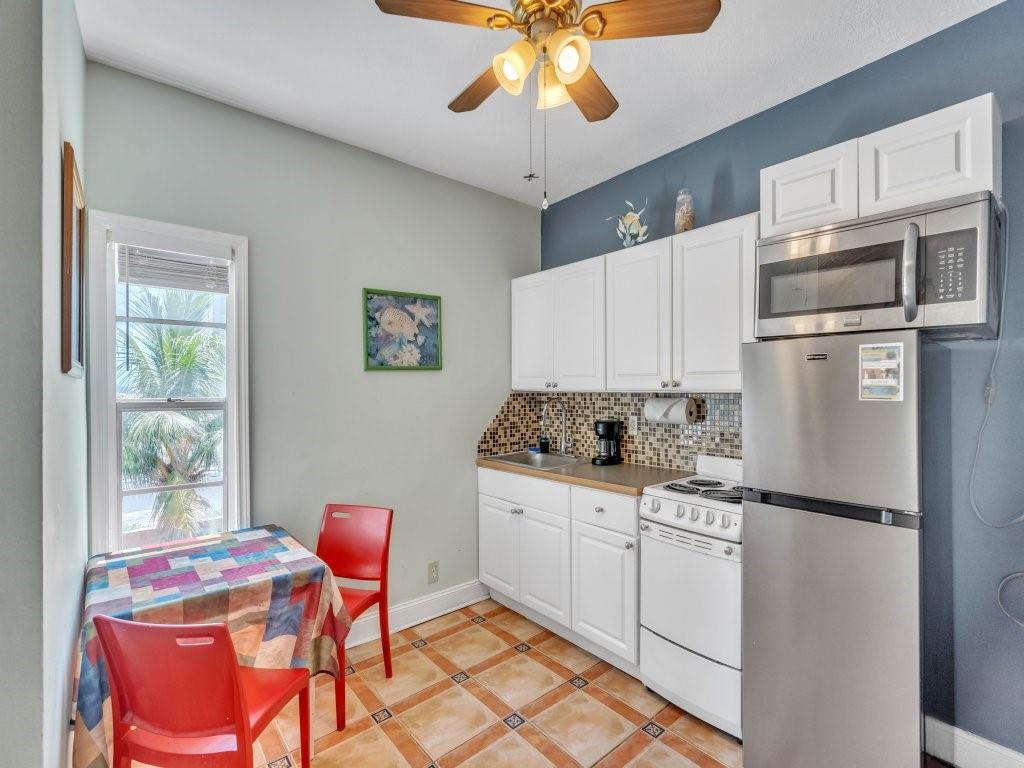 Hollywood Beach 1-27 B - Residential Lease