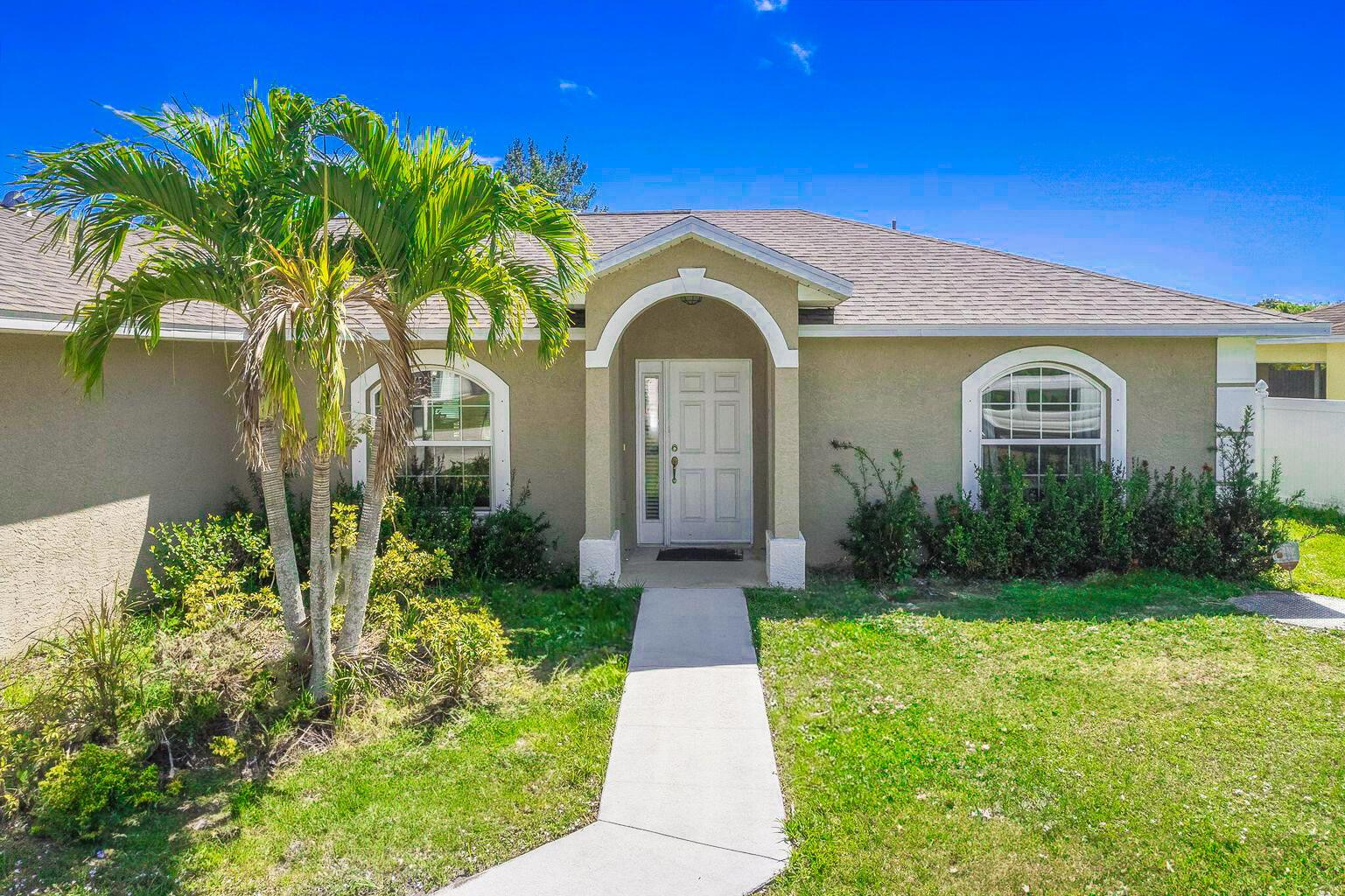 5533 NW Cordrey Street, Port St Lucie, FL, 34986/$387,700 1 5533 NW Cordrey Street