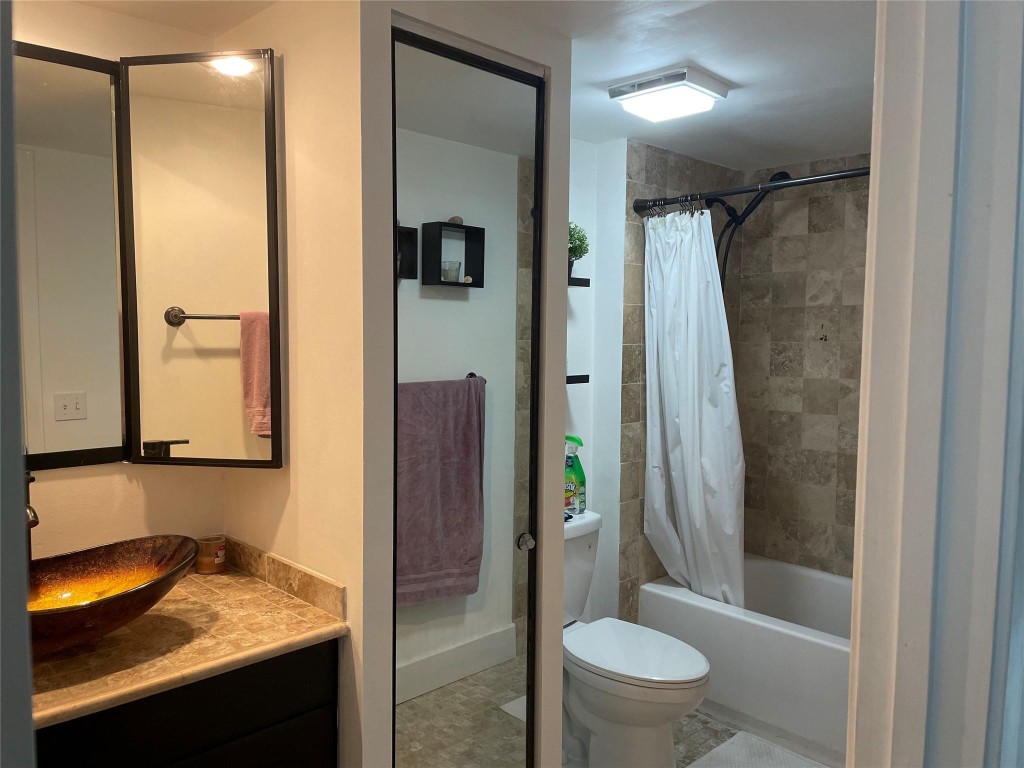 LAKESIDE - Residential