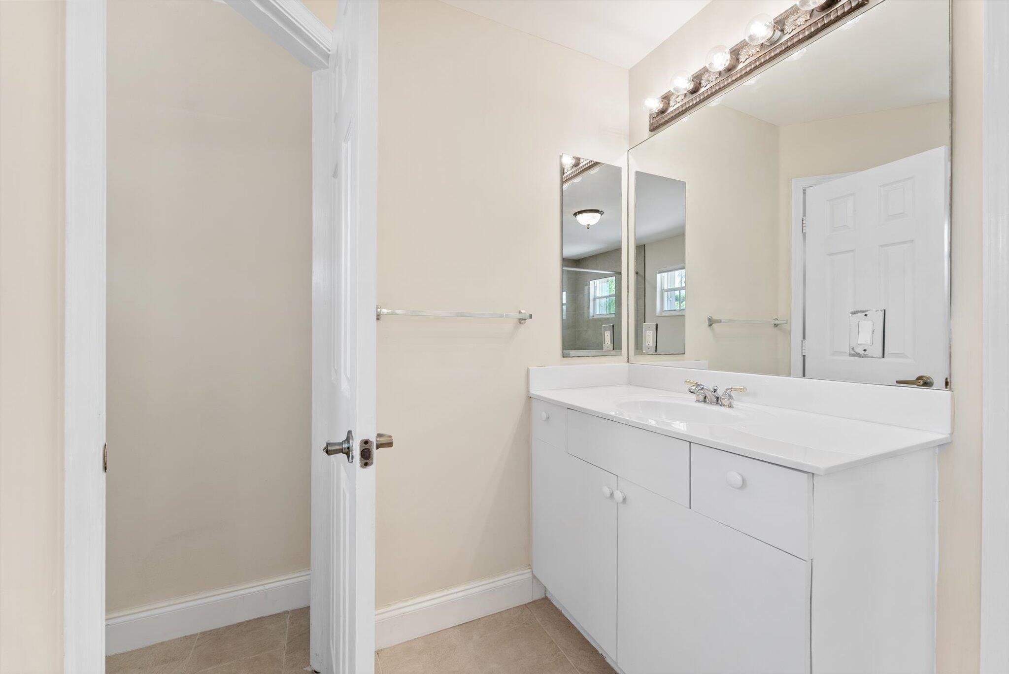 BOCA FALLS PAR Q - Residential Lease