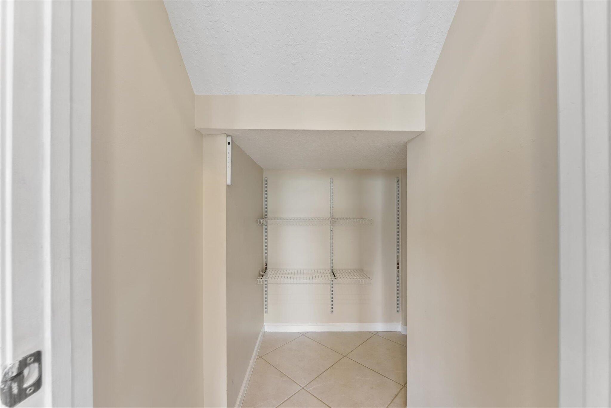 BOCA FALLS PAR Q - Residential Lease