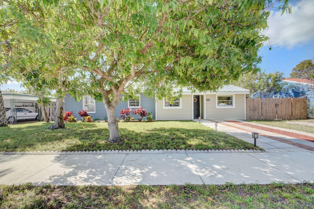 Photo of 1301 Crestwood Boulevard, Lake Worth Beach, FL 33460 (MLS # R10785620)