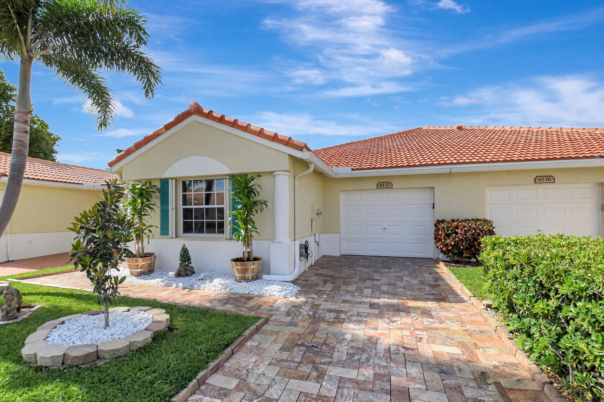 6132 Floral Lakes Drive